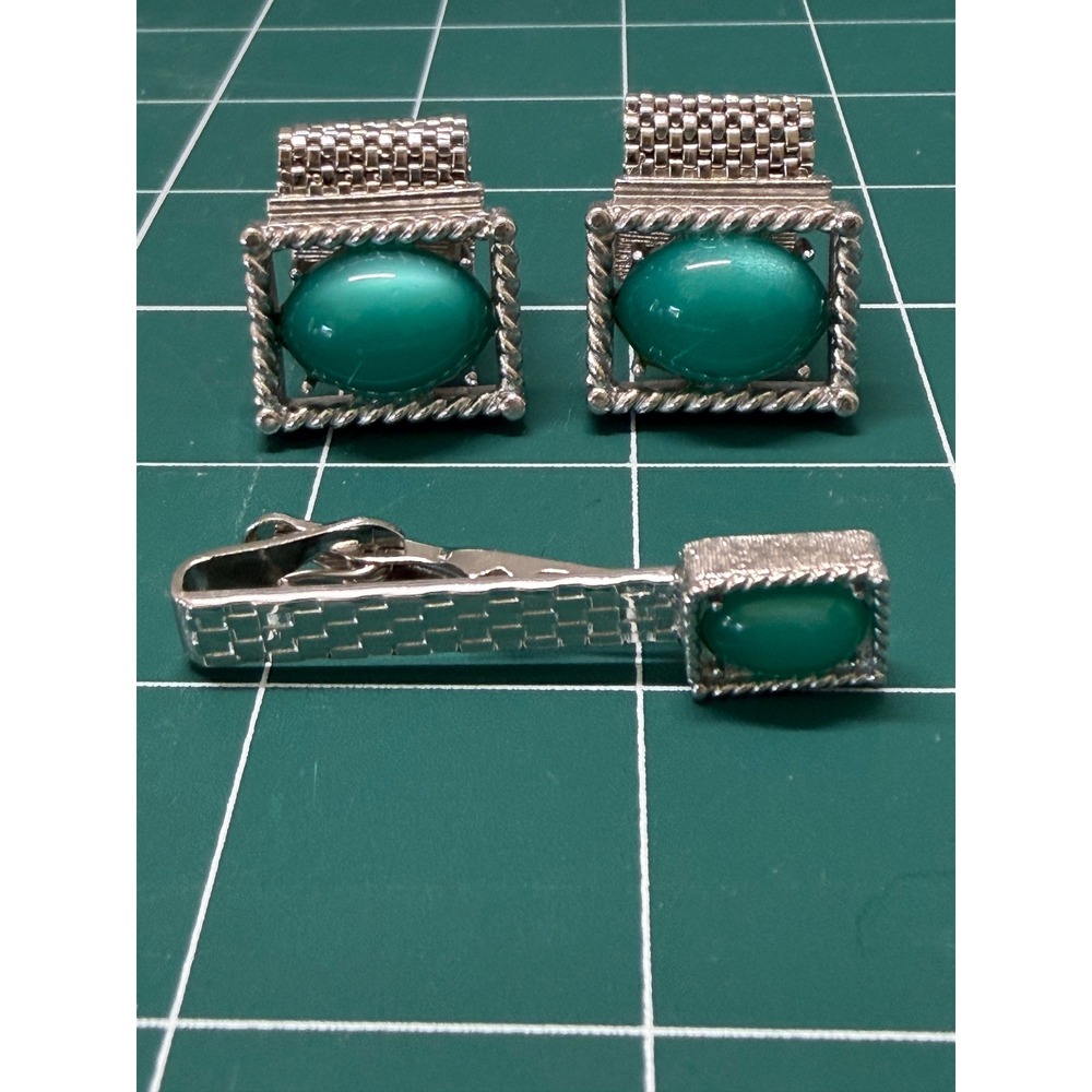 Vintage Swank Silver Tone Green Faux Cats Eye Wrap Cufflinks and Tie Clip Set
